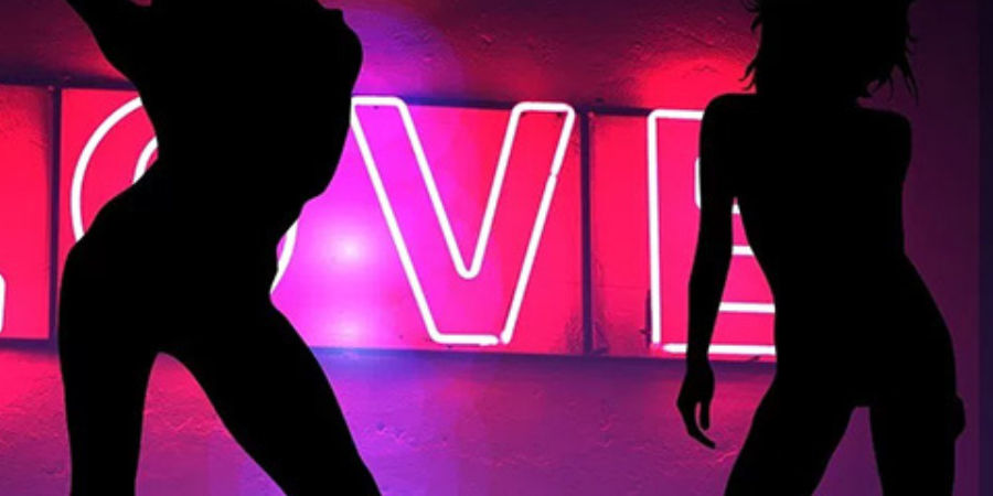 porn-addiction-women-on-stage